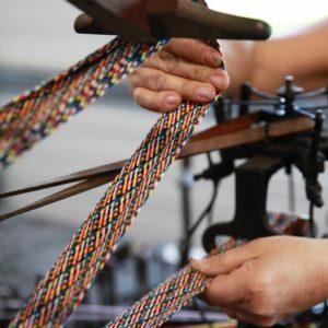 Création d'une tresse plate - L'Atelier de tressage Paris