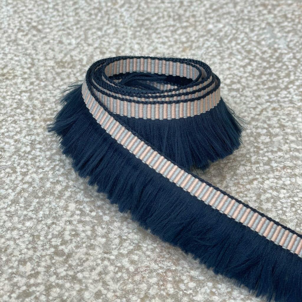 Frange tissée Navy, beige et clémentine pour customiser tous vos accessoires