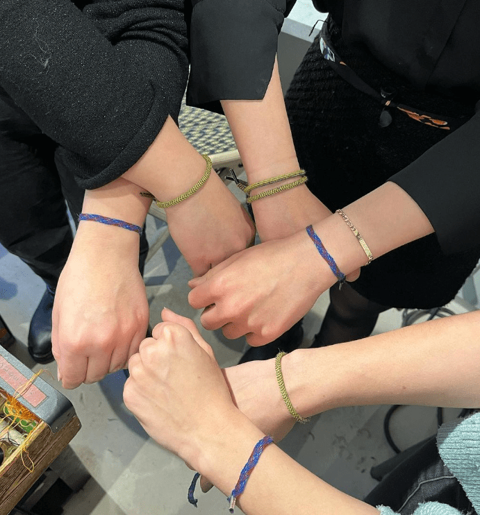 atelier initiation au tressage paris bracelets colorés, découverte de l'atelier de tressage