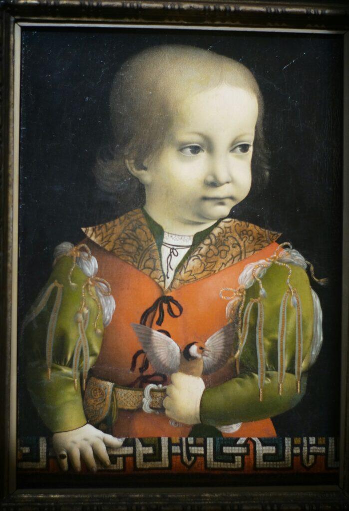 Tresse, tissage, tricotage étroits dotent ce vêtement d'enfant, peinture au Louvre