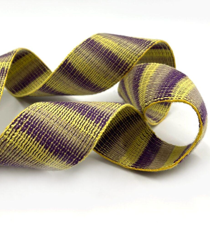 Sangles créatives et colorées en jaune, violet.