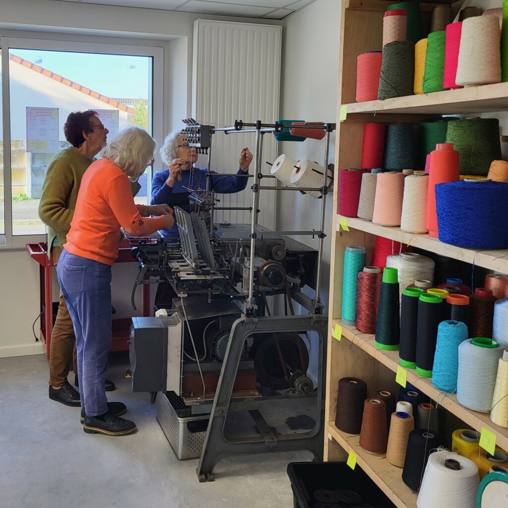 workshop in Cholet on old loom machine
